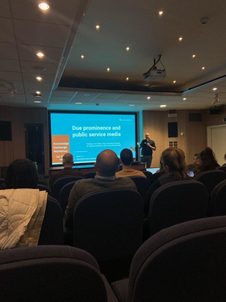 Photograph of Tim Raats presenting on Due Prominence.